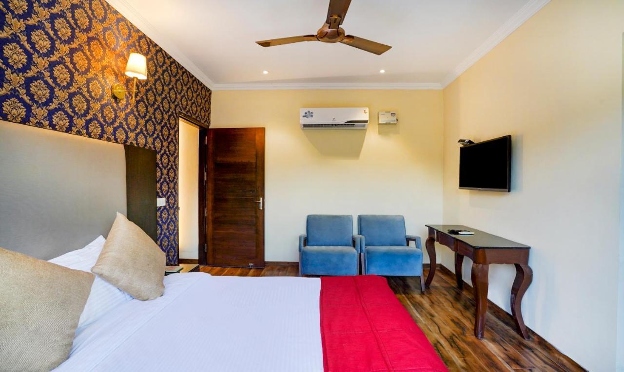 Redwood Resort Panchkula Exteriör bild